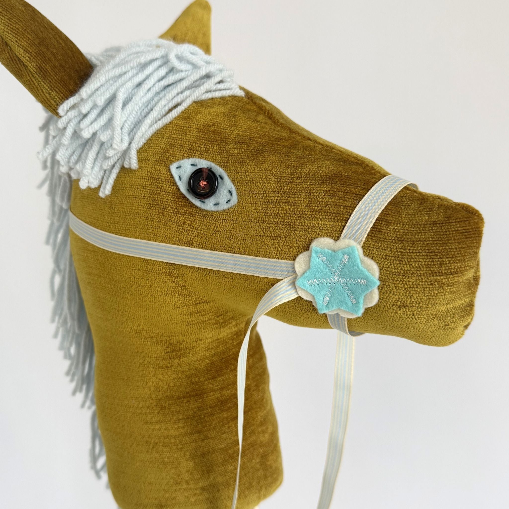 Banana Creme - Hobby Horse