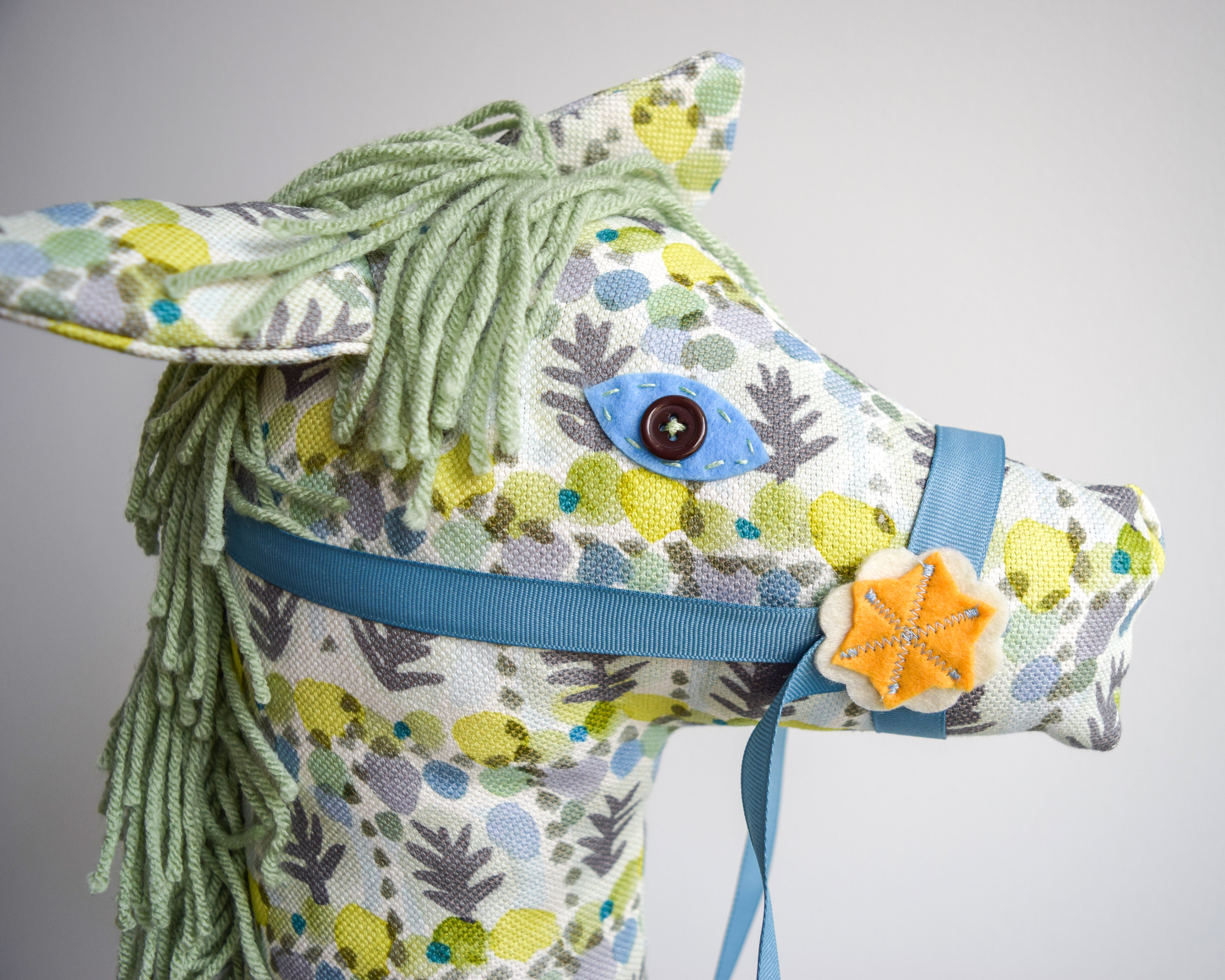Peaseblossom - Hobby Horse
