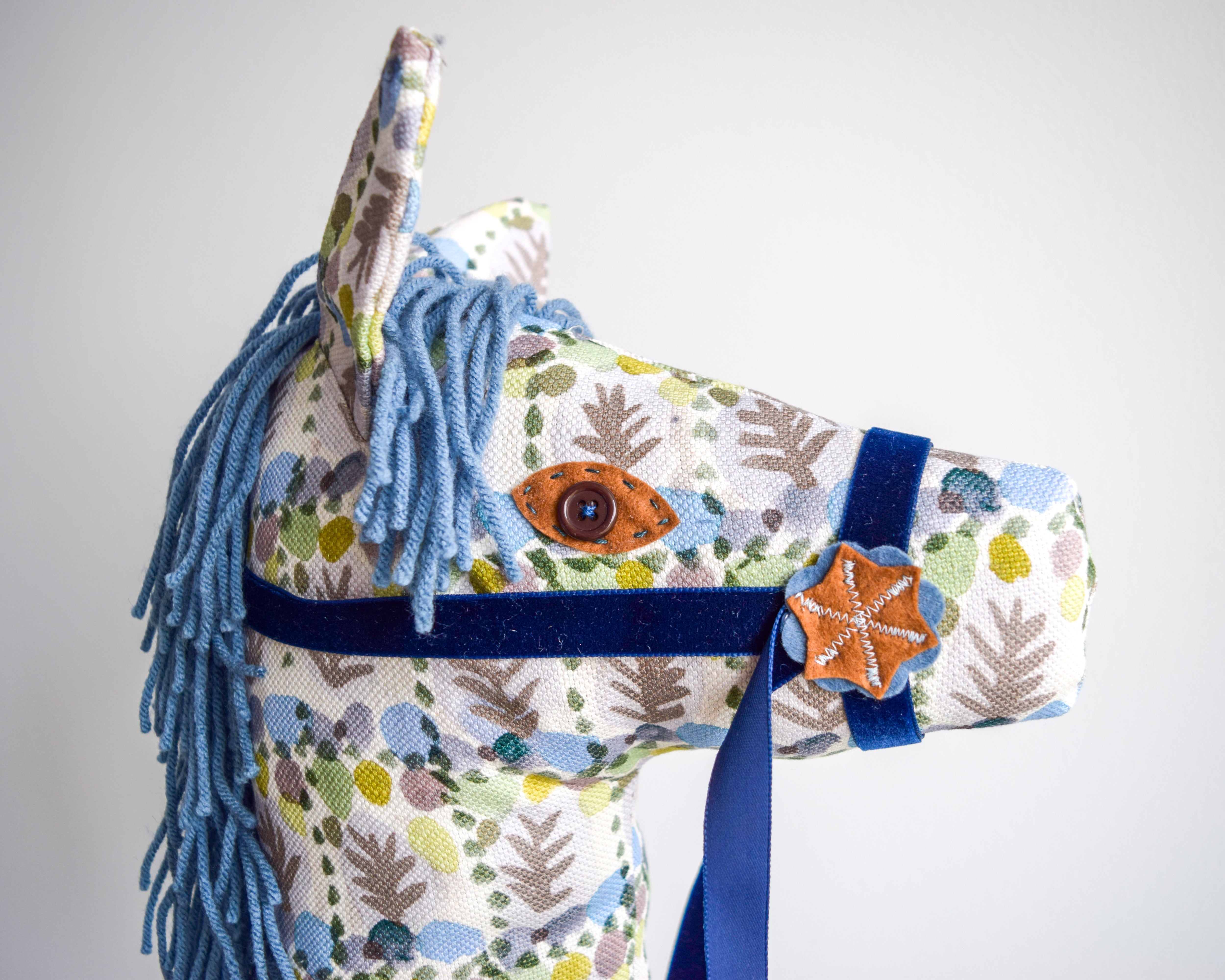 Peaseblossom - Hobby Horse