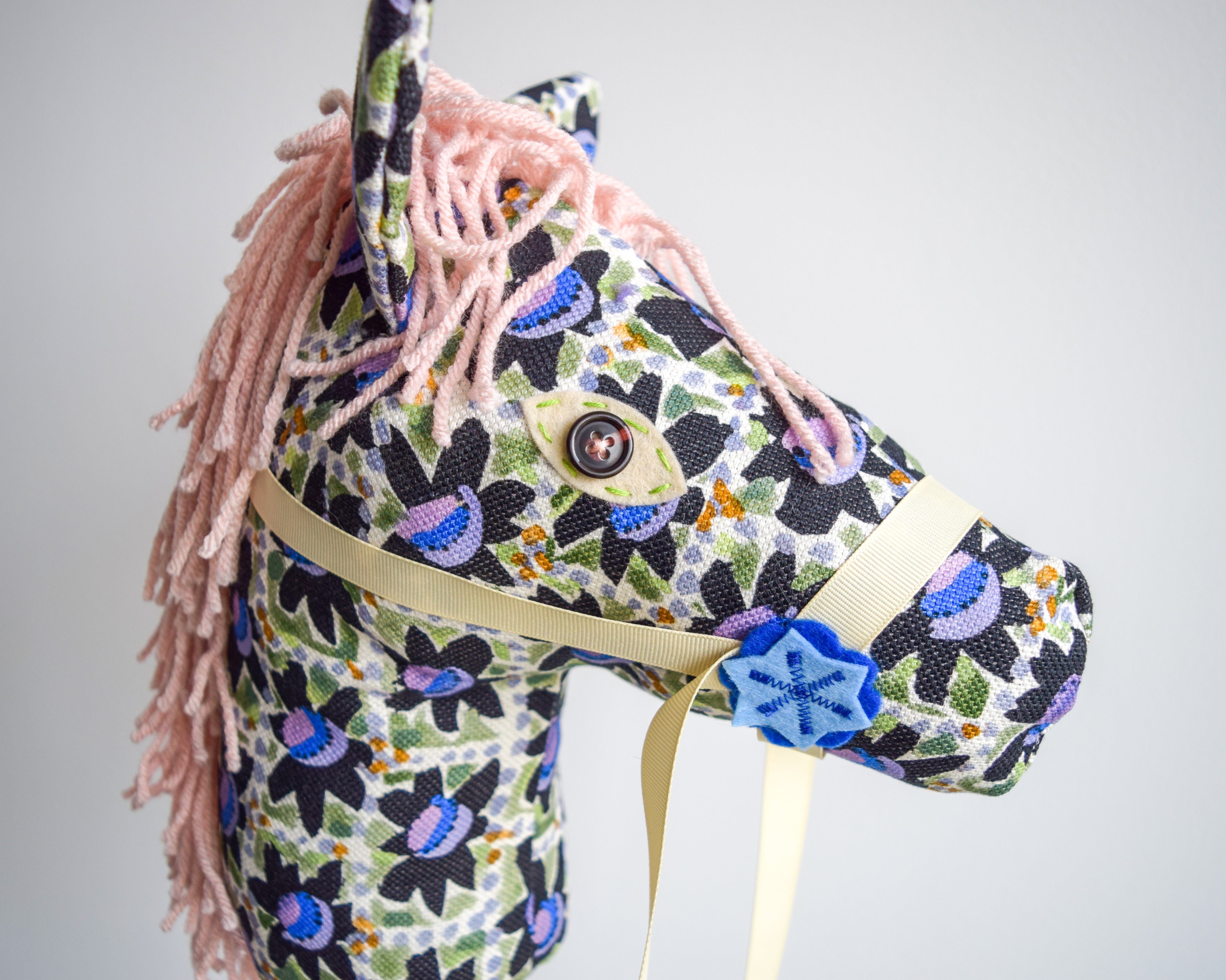 Robin Goodfellow - Hobby Horse