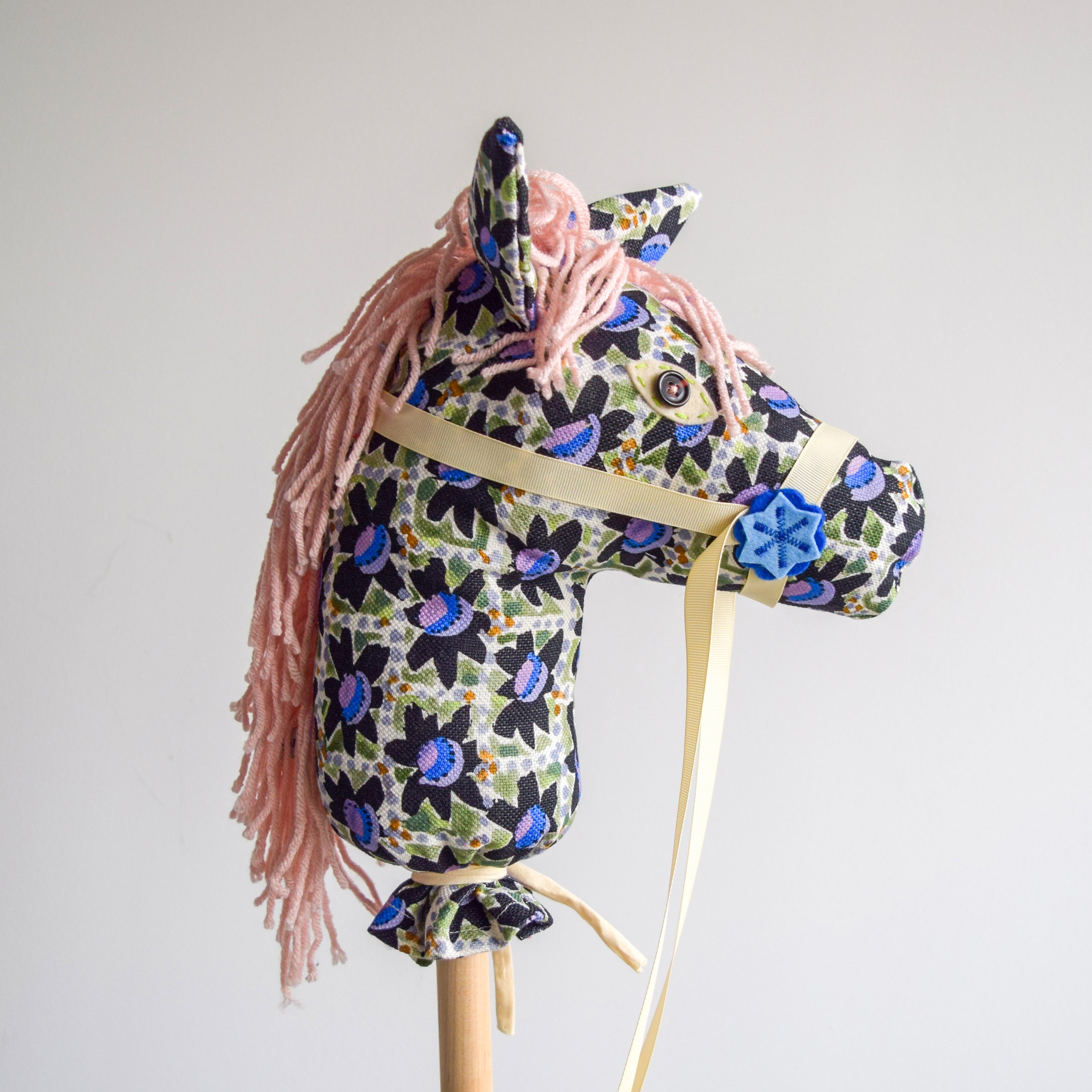 Robin Goodfellow - Hobby Horse